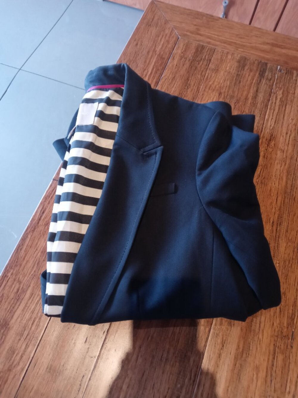 BANANA REPUBLIC 2 button jacket in navy (sz12) - Picture 3 of 16